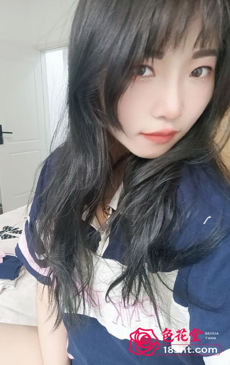 gái dâm đeo kính cận bú cu cực đã
